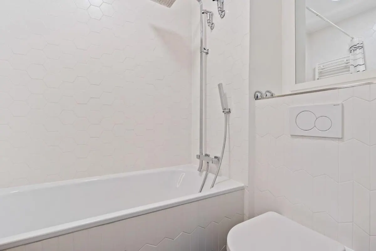 Apartment Ferienwohnung Elegant 1Br Apt, Balcony, Pool, Central Location Luxemburg