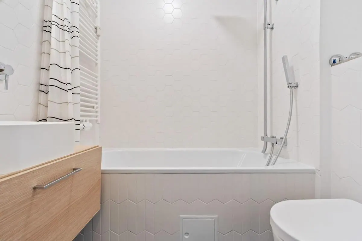 Ferienwohnung Elegant 1Br Apt, Balcony, Pool, Central Location Luxemburg 0*,